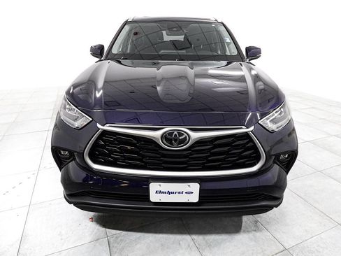 Used 2020 Toyota Highlander XLE AWD/4WD image 2