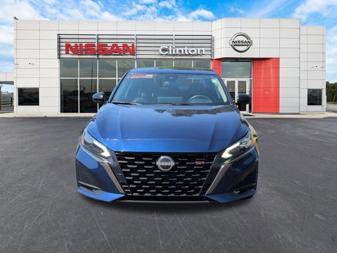 Used 2024 Nissan Altima 2.5 SR w/ SR Premium Package AWD/4WD image 8