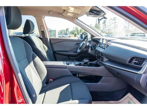 Used 2023 Nissan Rogue S image 18