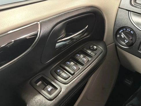 Used 2018 Dodge Grand Caravan SXT FWD image 15