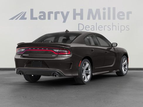 Used 2019 Dodge Charger R/T image 2