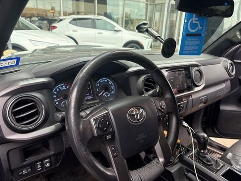 Used 2017 Toyota Tacoma TRD Sport w/ Tow Package (A/T) AWD/4WD image 7