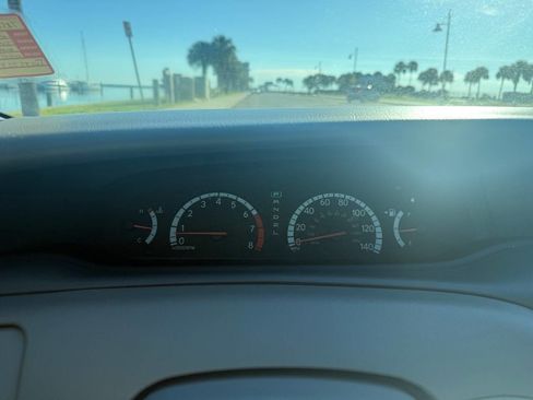 Used 2001 Toyota Avalon XLS image 22