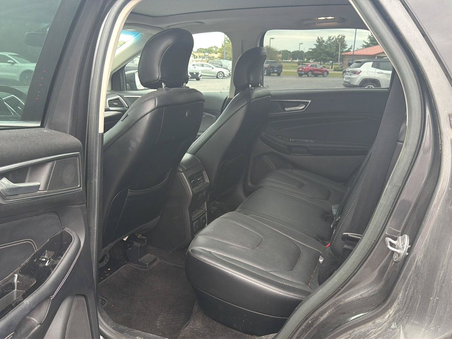 Used 2015 Ford Edge Titanium w/ Equipment Group 301A FWD image 10