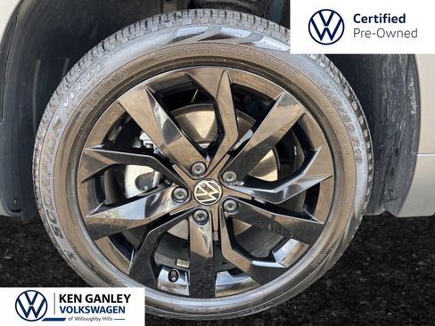 Used 2023 Volkswagen Taos SE w/ Black Wheel Package FWD image 9
