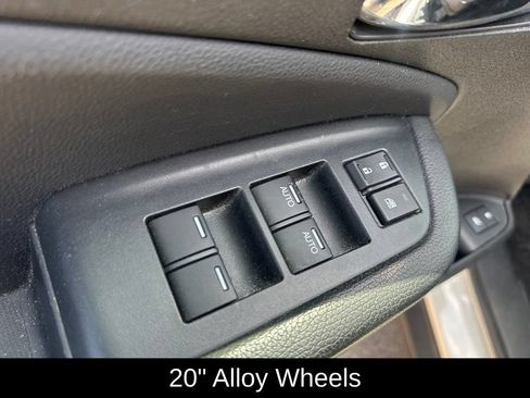 Used 2017 Honda Pilot Touring image 11