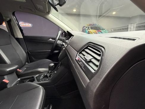 Used 2019 Volkswagen Tiguan SE w/ Panoramic Sunroof Package FWD image 39