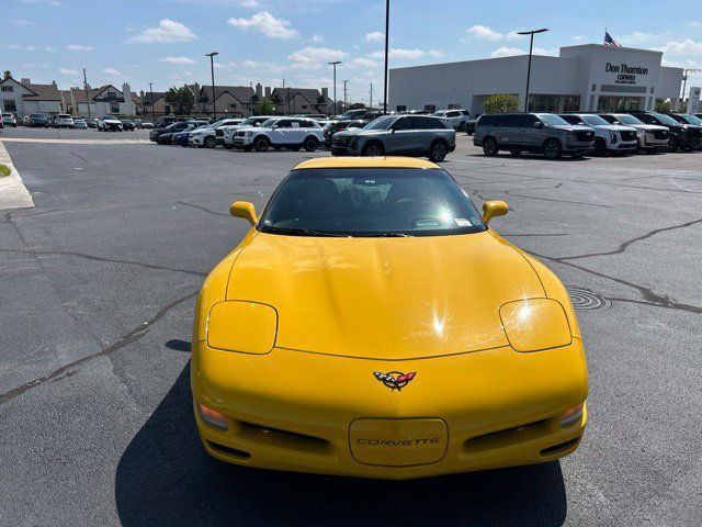 Used 2001 Chevrolet Corvette Coupe w/ Preferred Equipment Group2 RWD image 3