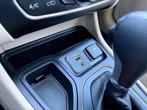 Used 2019 Jeep Cherokee Latitude w/ Popular Appearance Group FWD image 23