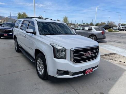 Used 2017 GMC Yukon XL SLT w/ Open Road Package AWD/4WD image 7