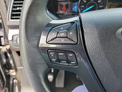 Used 2018 Ford Explorer XLT w/ Equipment Group 202A AWD/4WD image 16