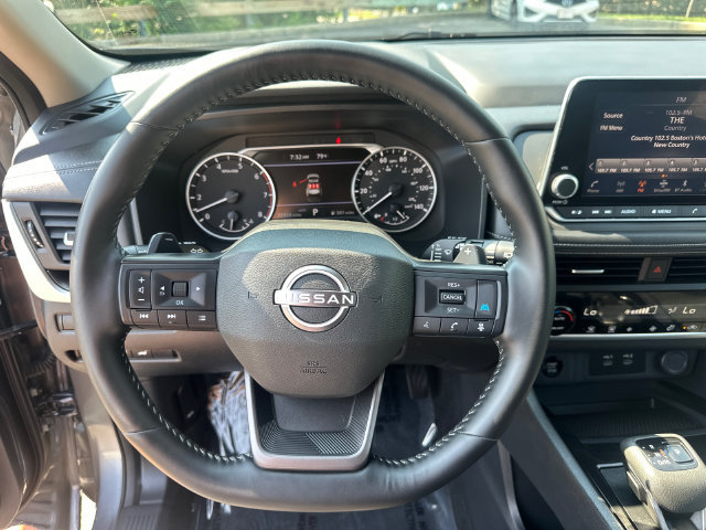 Used 2025 Nissan Rogue SV AWD/4WD image 30