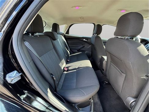 Used 2017 Ford Focus SE image 29