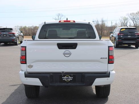 Used 2025 Nissan Frontier SV image 8