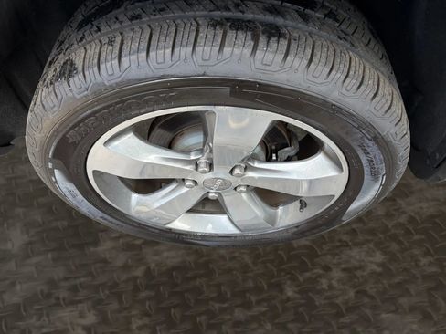 Used 2014 Jeep Grand Cherokee Overland w/ Advanced Technology Group image 39