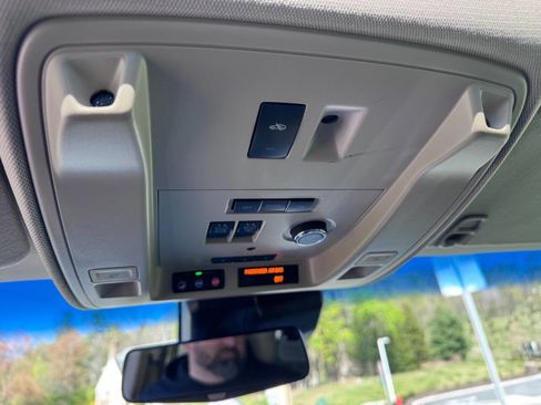Used 2019 Cadillac Escalade Luxury AWD/4WD image 7