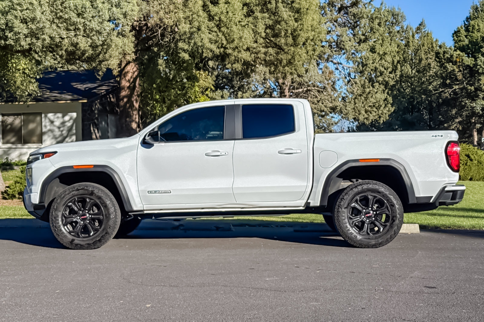 Used 2025 GMC Canyon Elevation AWD/4WD image 8