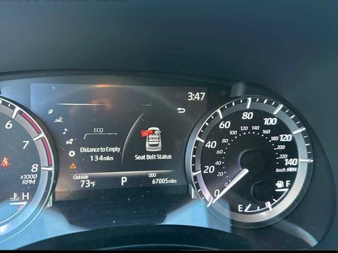 Used 2023 Toyota Highlander XLE image 3