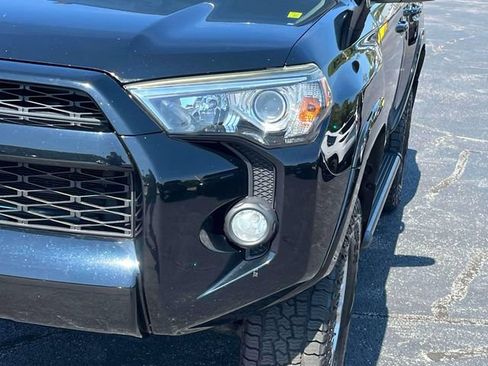 Used 2016 Toyota 4Runner SR5 AWD/4WD image 9