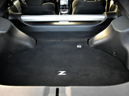 Used 2015 Nissan 370Z Coupe image 38