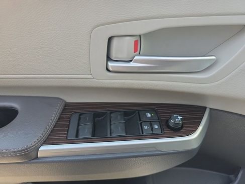 Used 2024 Toyota Sienna XLE image 21