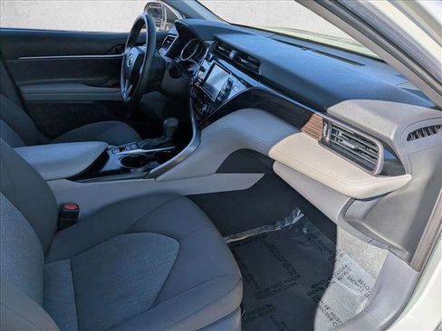 Used 2020 Toyota Camry LE image 19