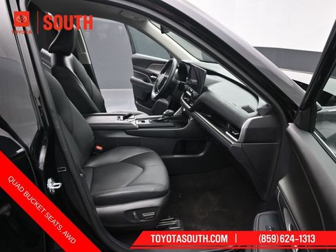 Used 2025 Toyota Grand Highlander AWD image 35