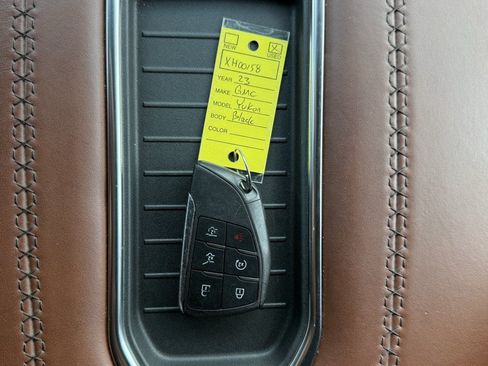 Used 2023 GMC Yukon Denali Ultimate AWD/4WD image 40
