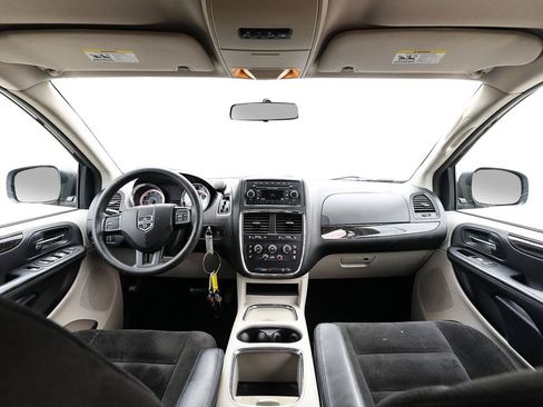 Used 2016 Dodge Grand Caravan SXT FWD image 25