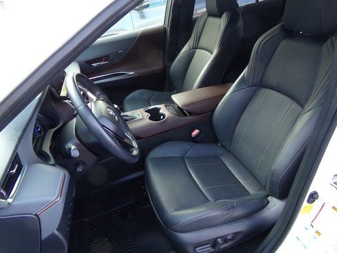 Used 2022 Toyota Venza Limited w/ Advanced Technology Package image 20