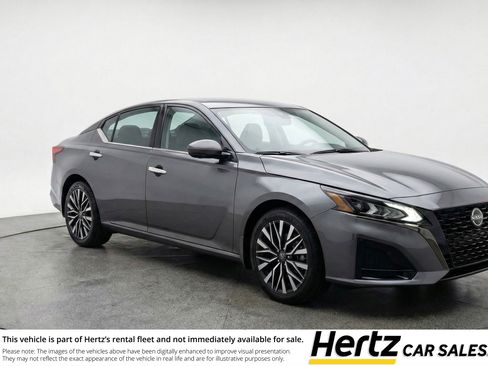 Used 2025 Nissan Altima 2.5 SV image 1