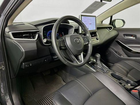 Certified 2025 Toyota Corolla XLE image 9