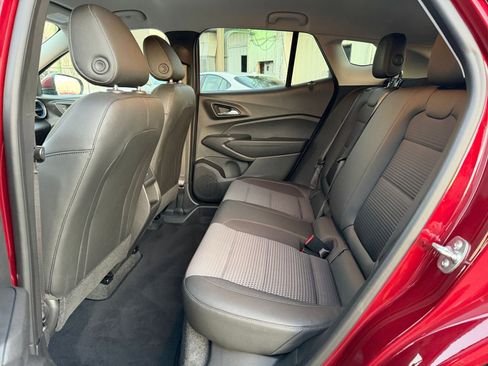 Used 2025 Chevrolet Trax LT image 23