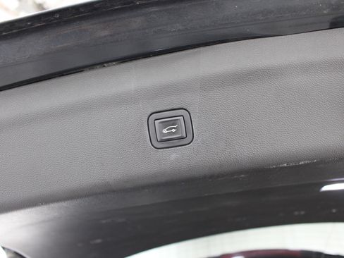 Used 2019 Buick Enclave Avenir w/ Avenir Technology Package FWD image 27