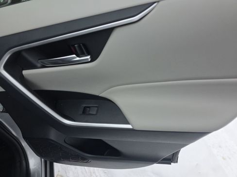 Certified 2021 Toyota RAV4 XLE w/ Convenience Package image 16