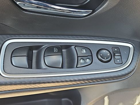Used 2025 Nissan Versa SR w/ Trunk Package FWD image 27