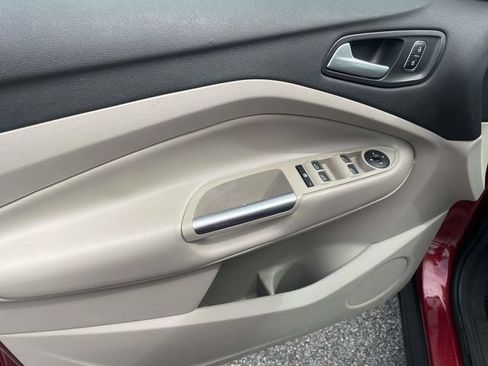 Used 2017 Ford Escape SE w/ Equipment Group 201A FWD image 16
