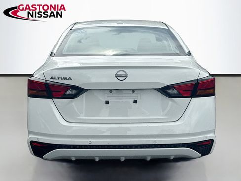 Used 2025 Nissan Altima 2.5 SV FWD image 7
