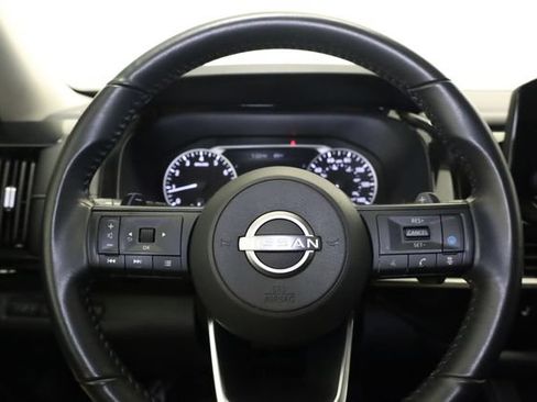 Used 2025 Nissan Pathfinder SV AWD/4WD image 17