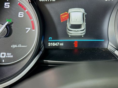 Used 2023 Alfa Romeo Stelvio Ti AWD/4WD image 19