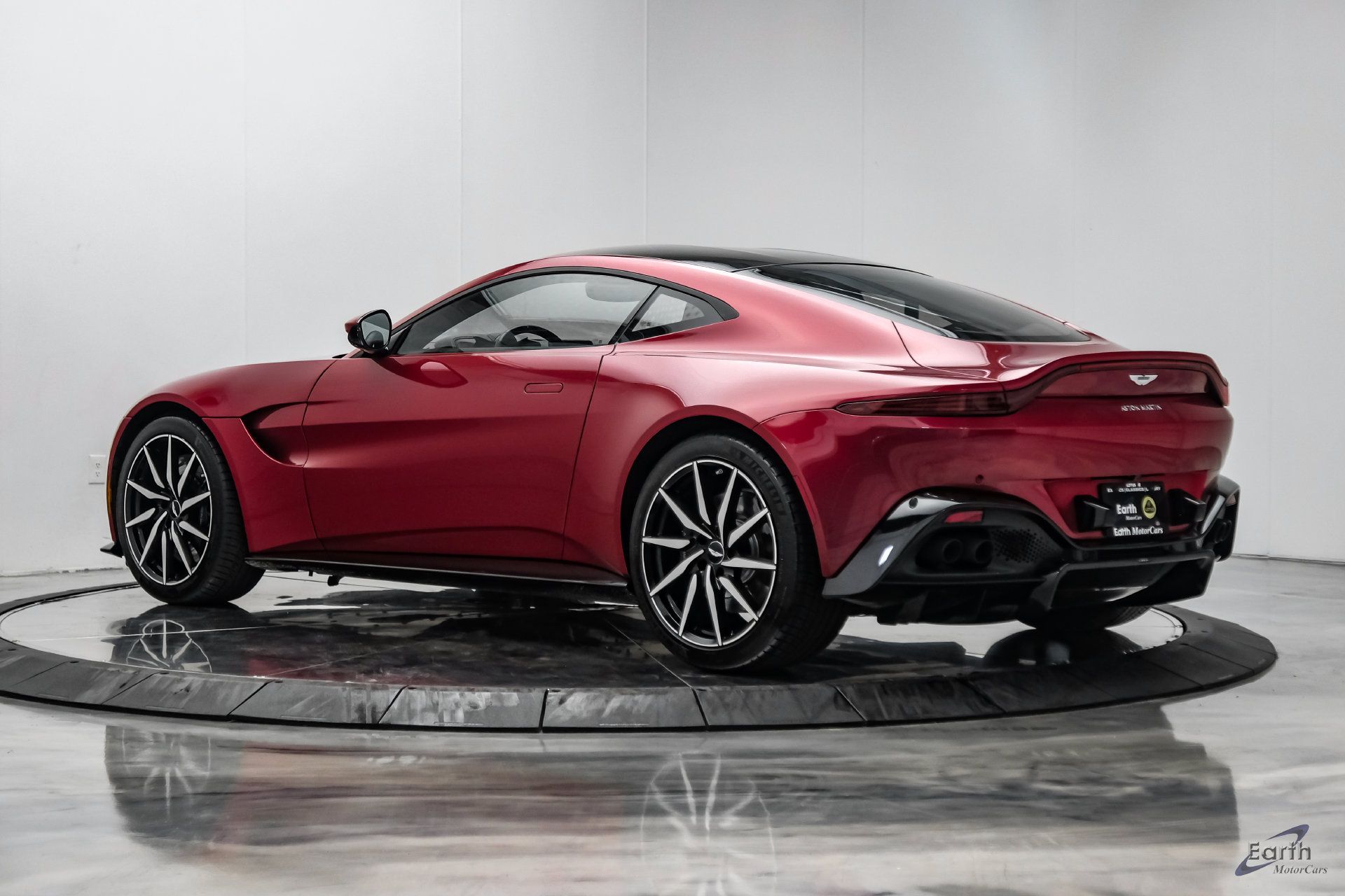 Used 2019 Aston Martin V8 Vantage Coupe RWD image 12