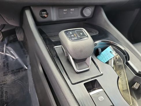 Used 2024 Nissan Rogue SV image 23