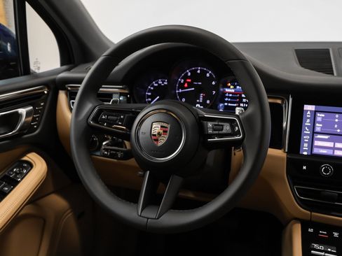 Certified 2026 Porsche Macan AWD/4WD image 27