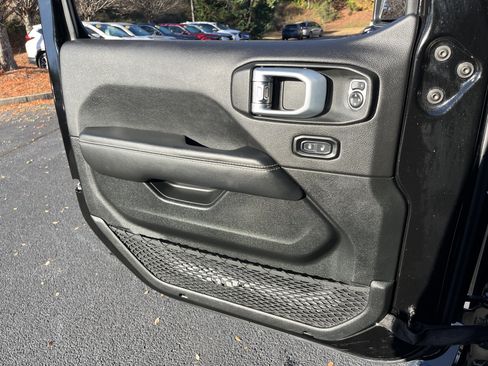 Used 2020 Jeep Wrangler Unlimited Sahara image 16