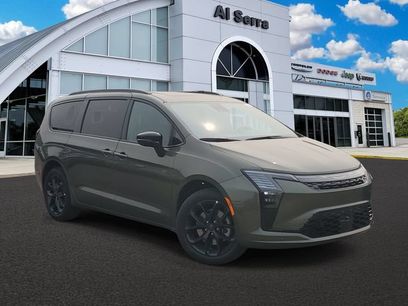 New 2027 Chrysler Pacifica Limited w/ Family Tech Group