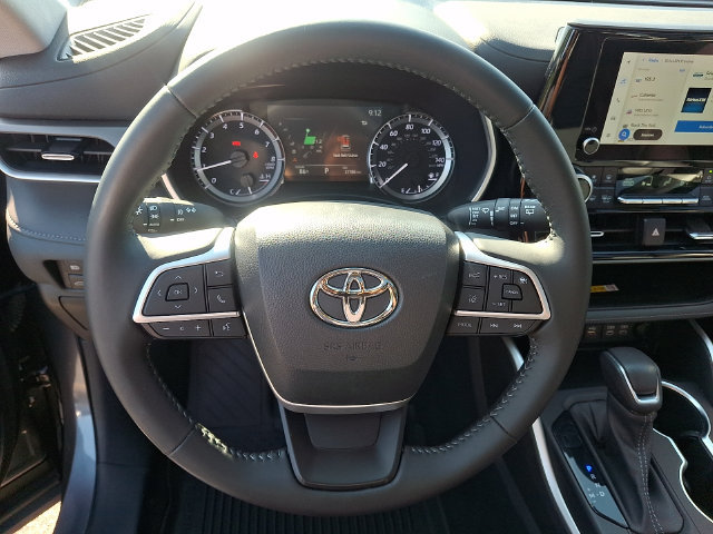Used 2023 Toyota Highlander XLE AWD/4WD image 15