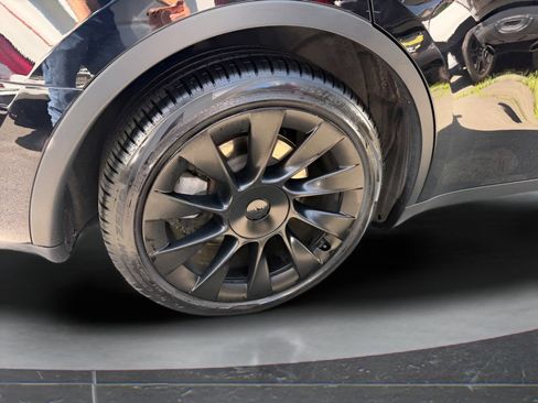 Used 2023 Tesla Model Y Long Range AWD/4WD image 30
