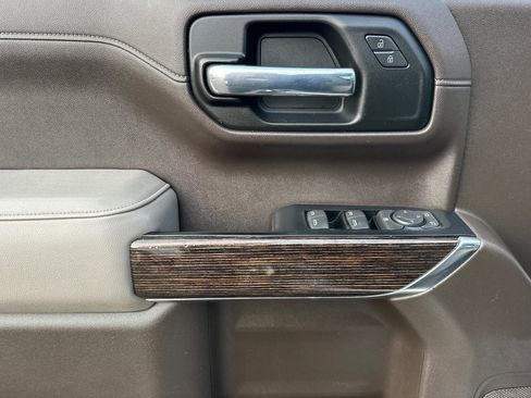 Used 2022 GMC Sierra 1500 SLE w/ X31 Off-Road Package image 10