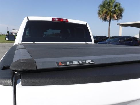 Used 2022 RAM 2500 Tradesman w/ Chrome Appearance Group AWD/4WD image 9
