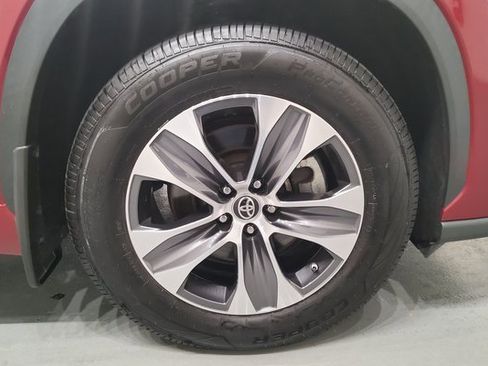 Used 2022 Toyota Highlander XLE image 46